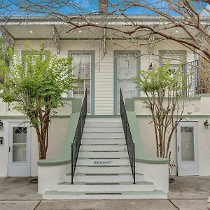 Apartment 3 Bedroom - Uptown Funk Retreat *