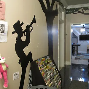 The Garden District House 호스텔 *