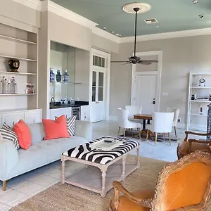 French Quarter 3 Bedroom Condo With Balcony Apartment