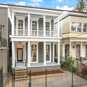 Holiday home Canal Street Mini Mansion Sleeps 15