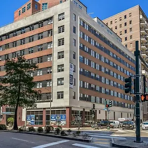 Modern & Fully Furnished In The Heart Of The Apartment