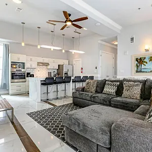 5br Penthouse With Amenities Near Fq * New Orleans