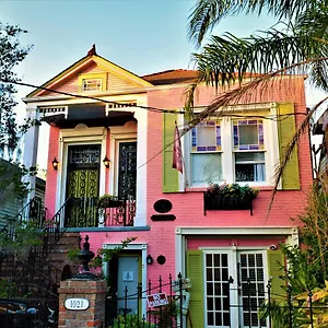 Hostel Madame Isabelle's House *