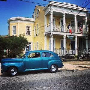 Creole Gardens And Locanda New Orleans